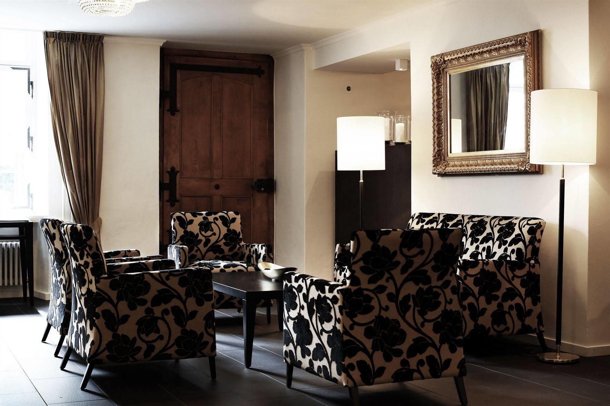 Hotel Schloss Huenigen Konolfingen Ngoại thất bức ảnh